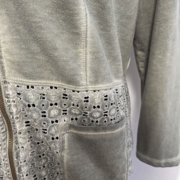 Chico's Zenergy Zip Hooded Jacket With Eyelet Detail Size 1 - Picture 3 of 13